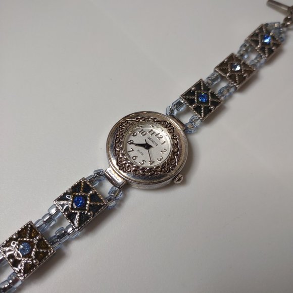 Cute Geneva Watch With Toggle Clasp - Picture 2 of 14